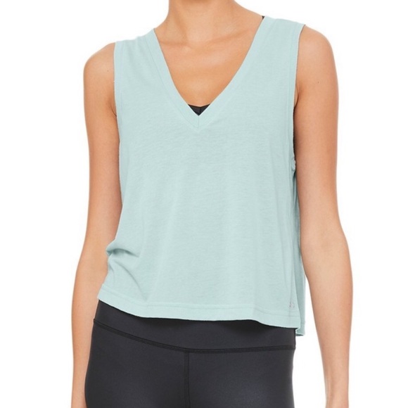 Alo yoga vibration tank size small - Picture 1 of 6